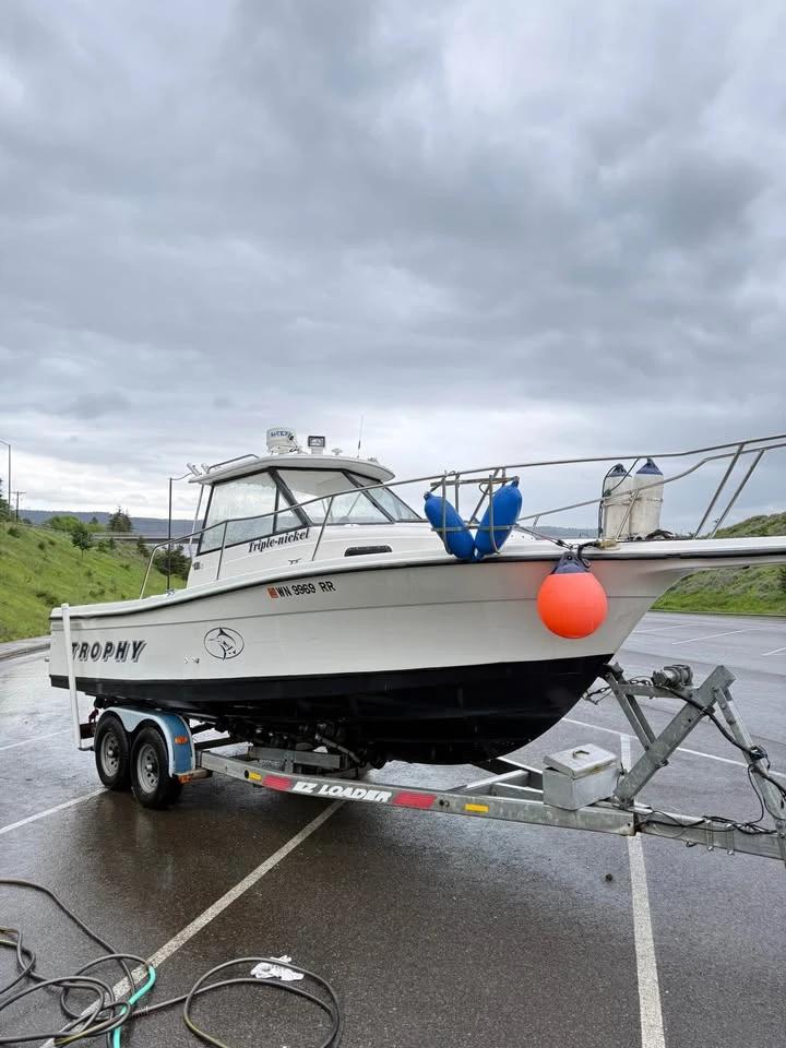 1997 Trophy 2359 hard top pro Cobalt 343