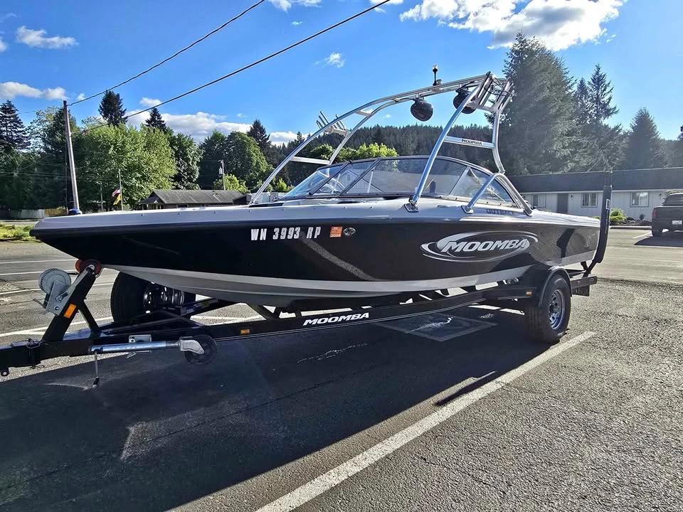 2004 Skier's Moomba