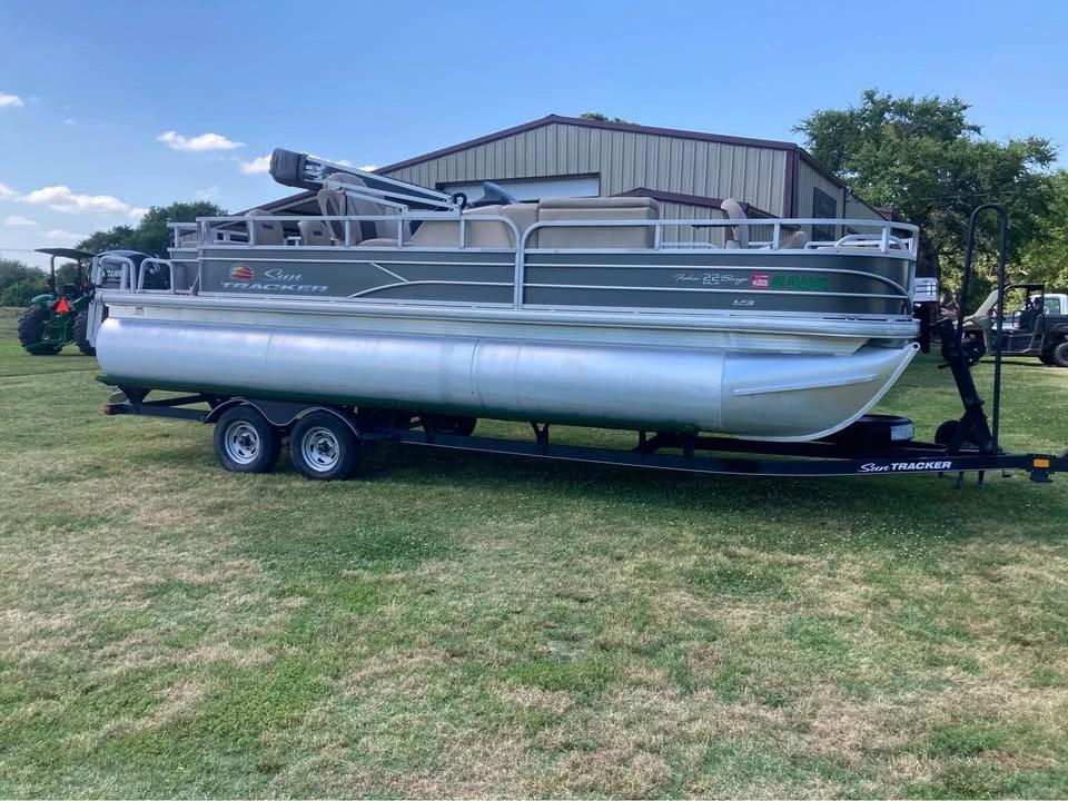 2019 Sun Tracker 22 DLX