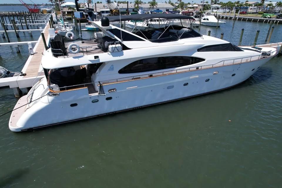 1999 Azimut Yachts (Italy) 85 Ultimate Motor Yacht