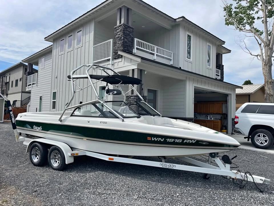 1999 TIGE' 2100 I Wake board/Ski/Surf Boat 2100i