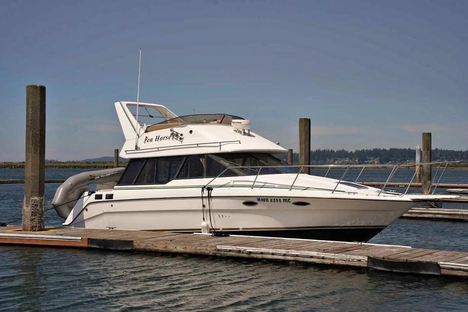 1991 Bayliner Command Bridge 3058 3058 Command Bridge