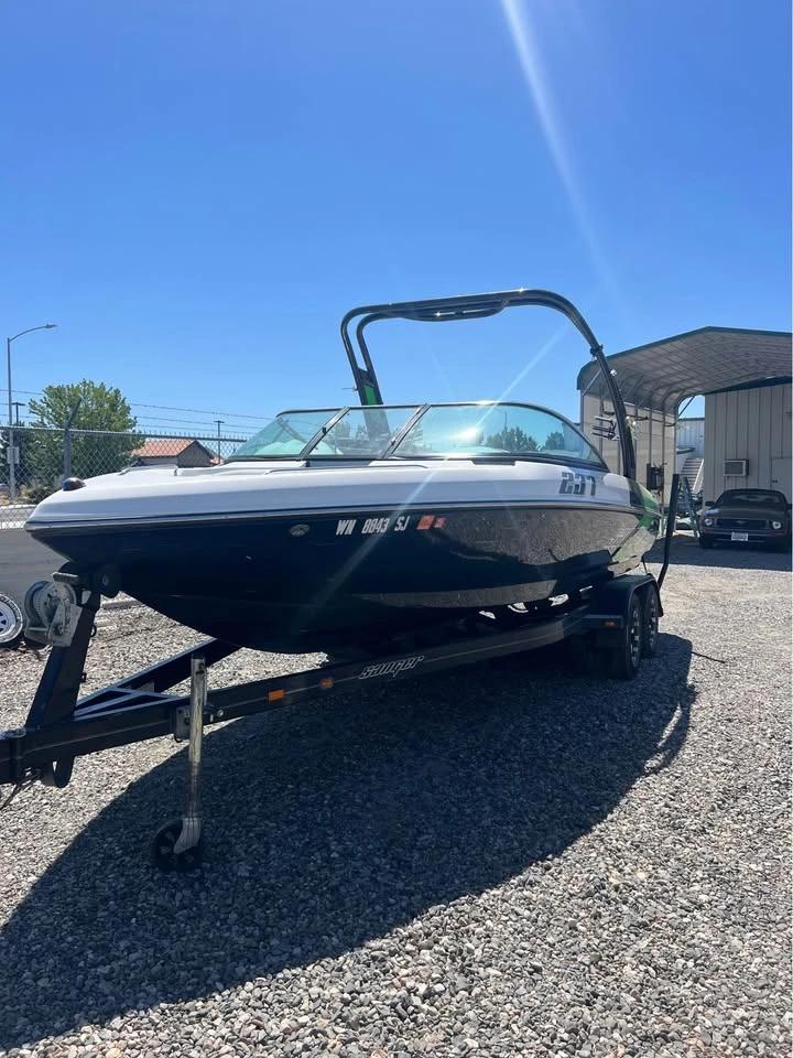 2016 Sanger 237 lsv surf
