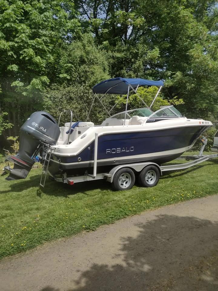 2026 Robalo r227