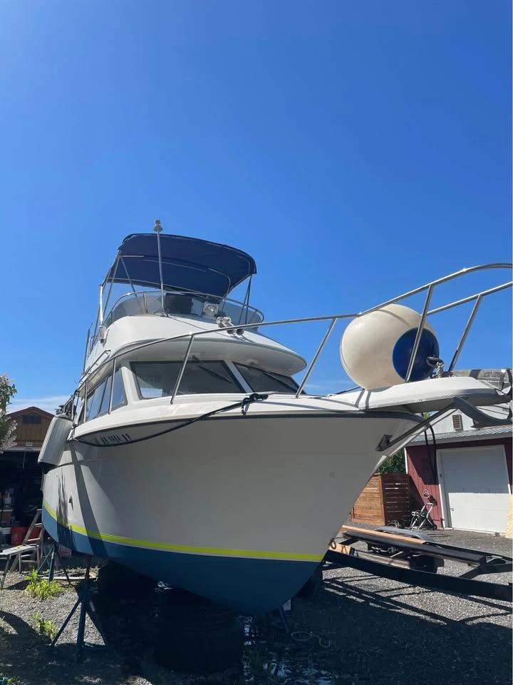 1993 Carver 280 sedan flybridge boat 280 Sedan