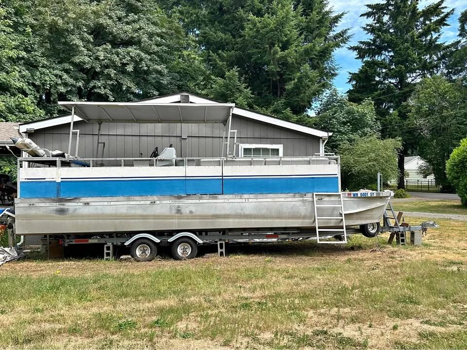 1991 Godfrey Pontoon Chinook