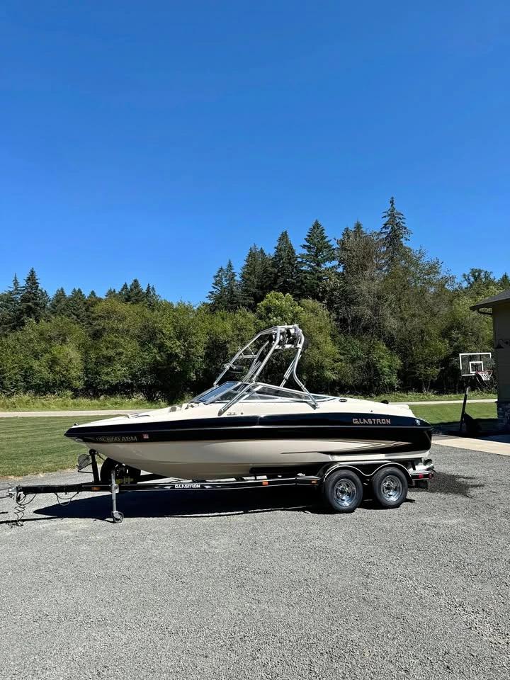 2004 Glastron gx205