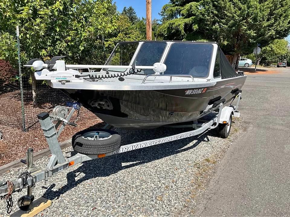 2006 Tracker fishing boat