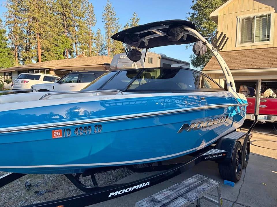 2015 Moomba Mobius lsv surf