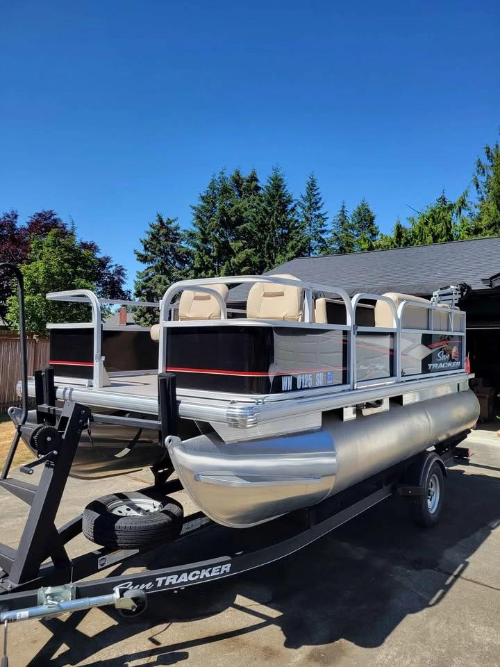 2019 SUN TRACKER BASS BUGGY