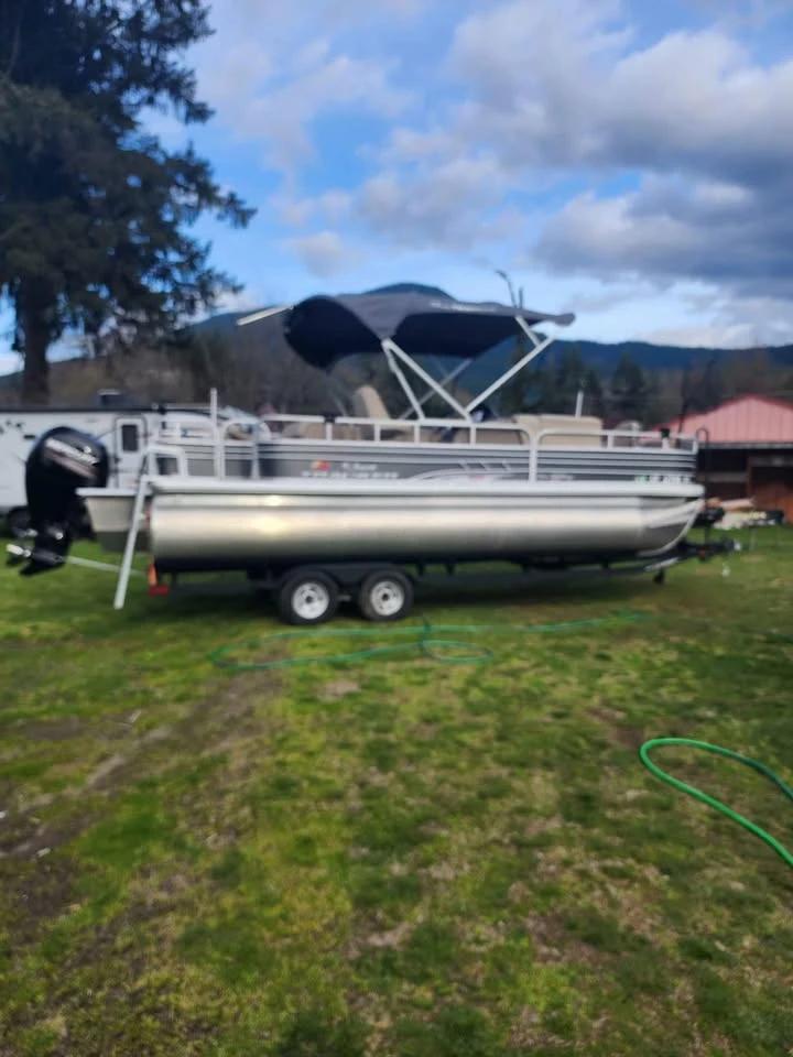 2020 SUN TRACKER FISHIN' BARGE®