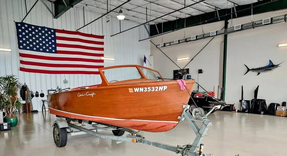 1957 Chris Craft rocket runabout 17' 17' Deluxe Runabout