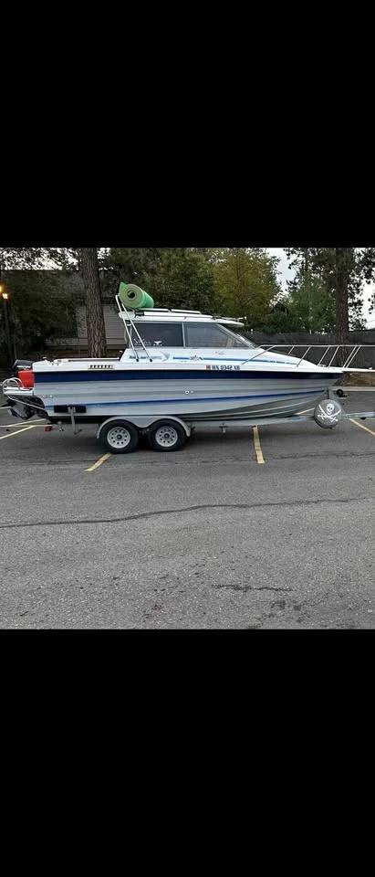 1989 Bayliner Trophy Alaskan cab 2159 Hardtop / Cuddy
