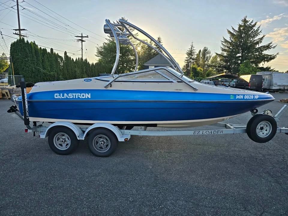 2004 Glastron boat SX 175