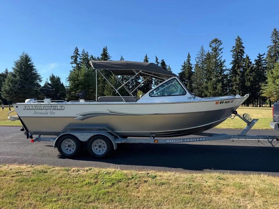 2004 21ft Alumaweld Fishing Boat Super Vee 21