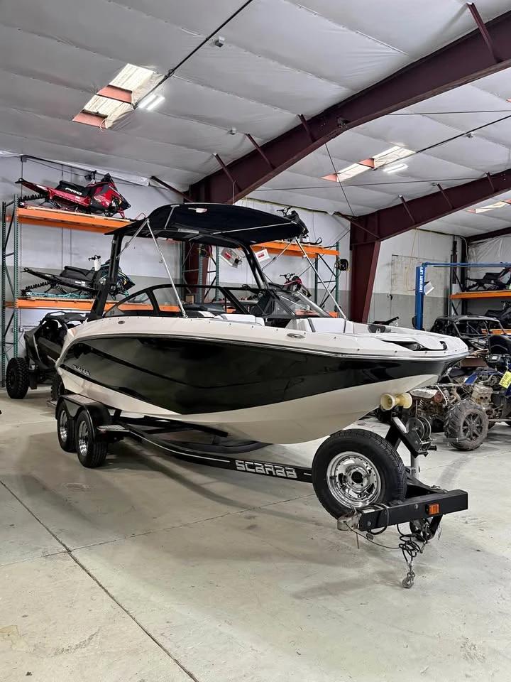 2019 Scarab 215