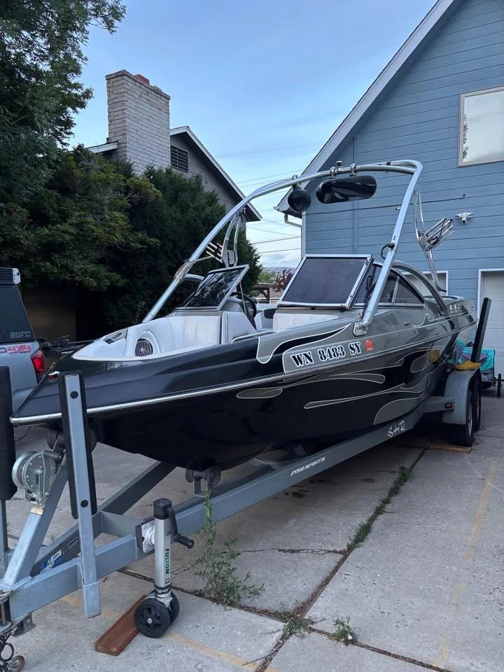 2007 MB Sports B52 Surf Boat B52 21 V