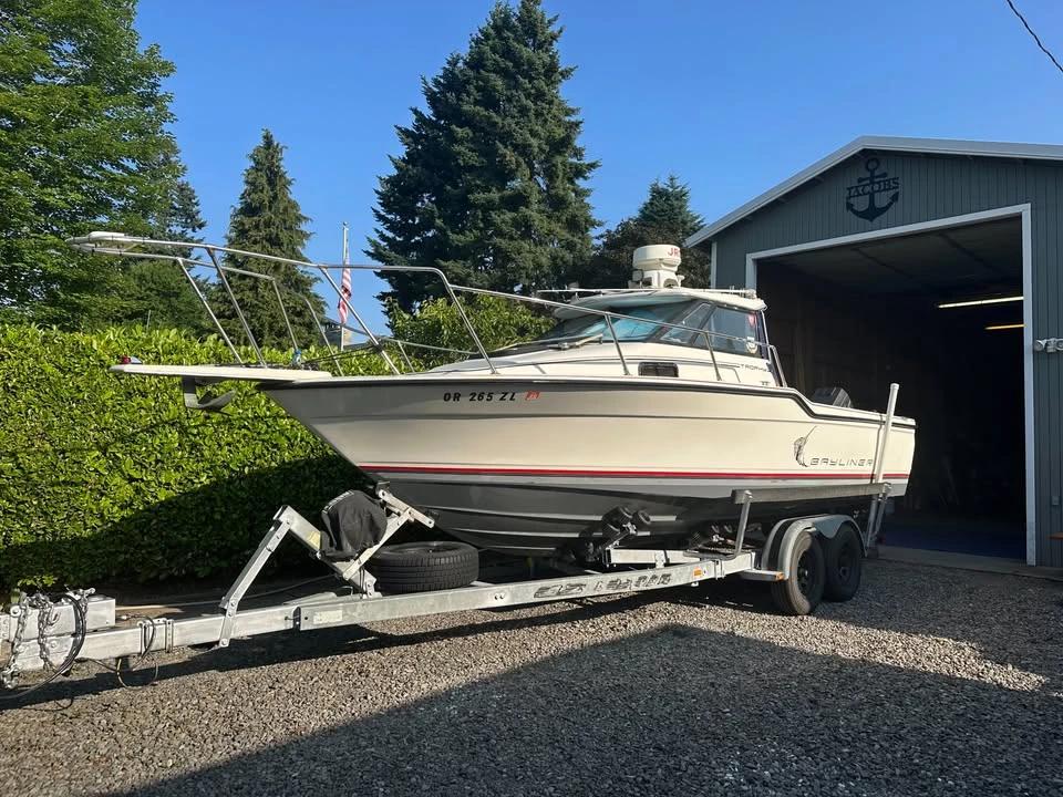 1990 22’ Bayliner Trophy Walkaround Trophy 2202 Walkaround