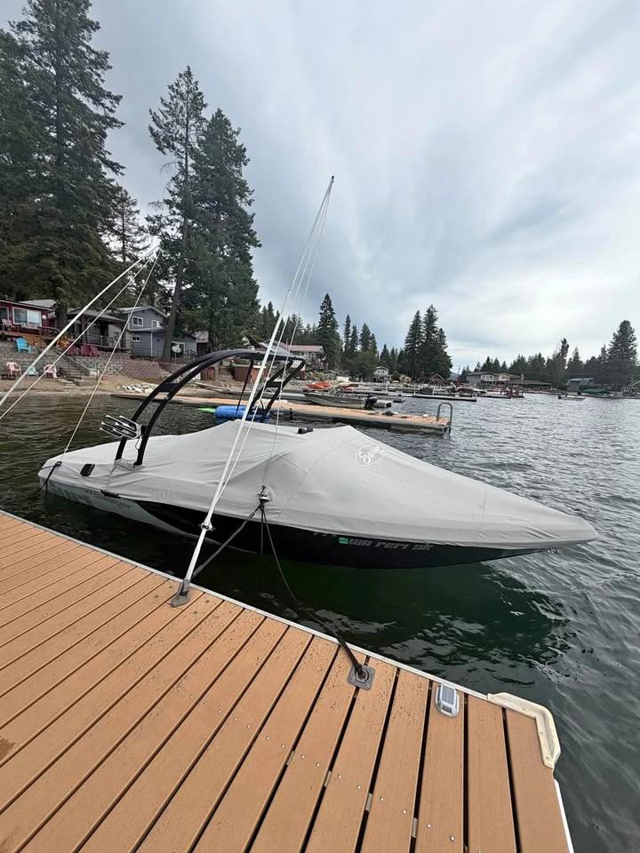 2016 Sanger 215 Surf Boat