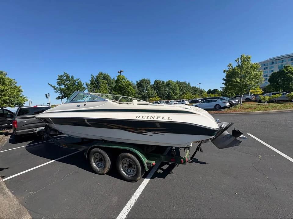 2001 Reinell 24ft cuddy 240C