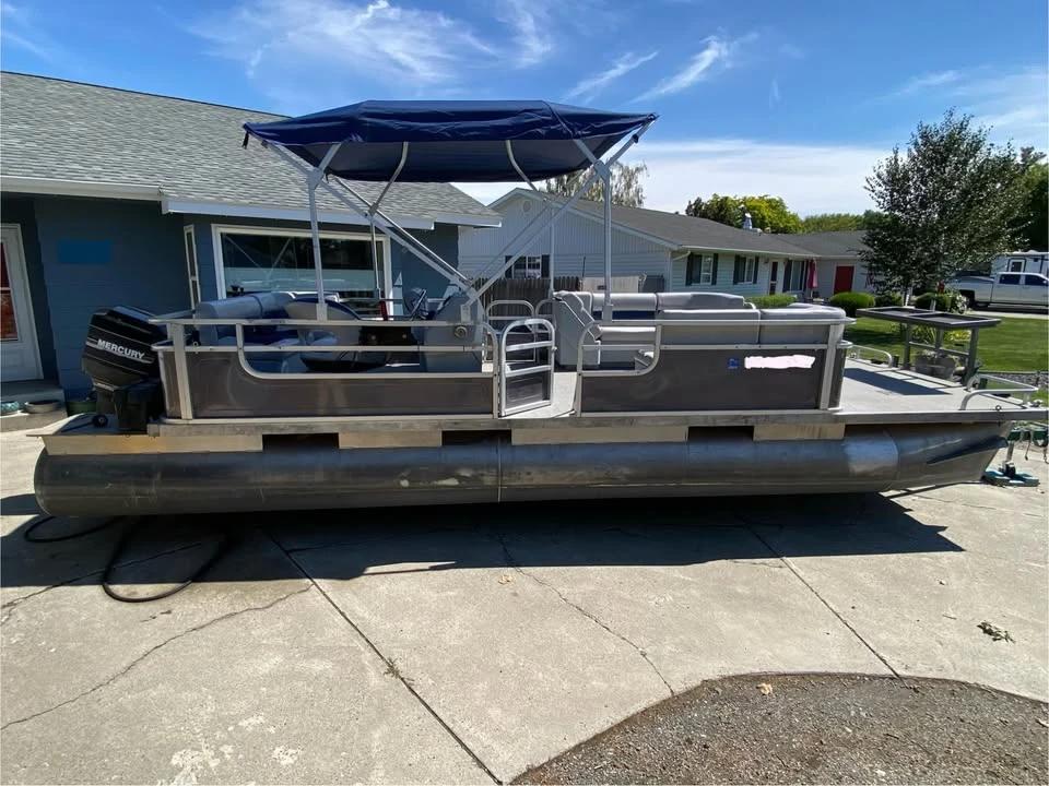 2021 cantilever 24 DLX