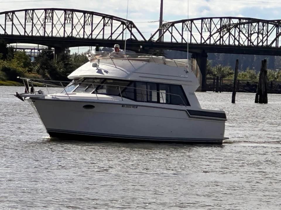 1993 Carver 300 command bridge 300 Command Bridge