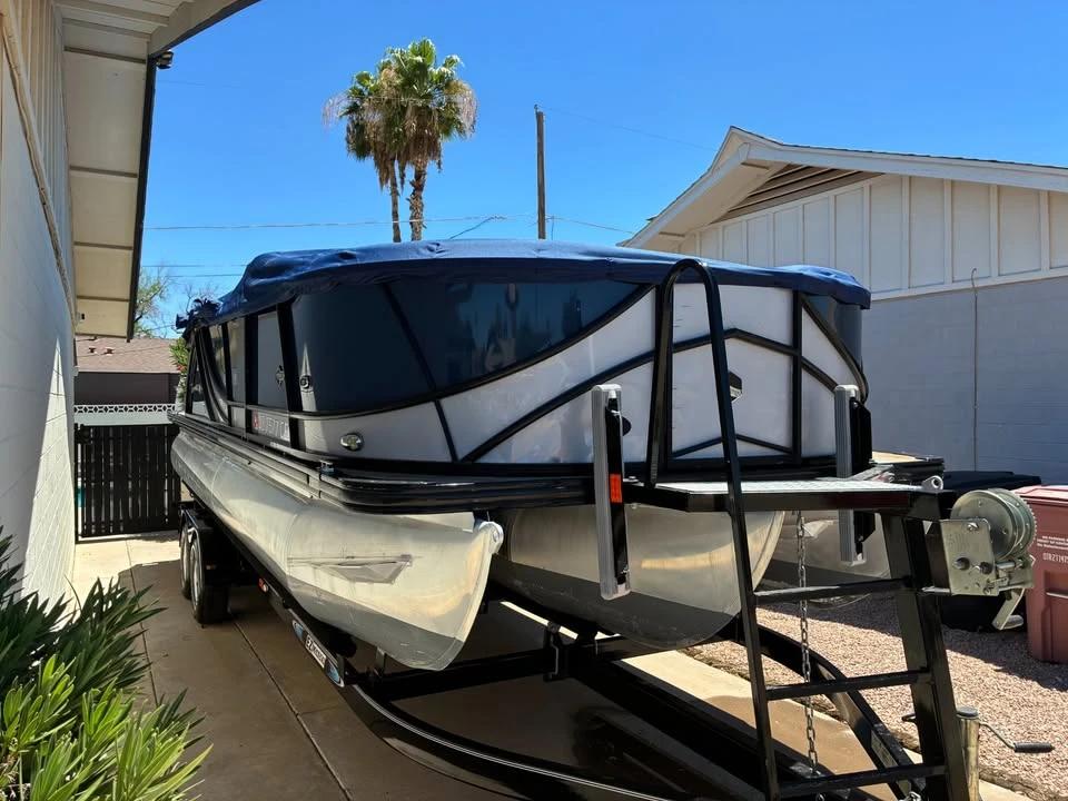 2017 Southbay Tritoon 500 3.0 performance 521CR