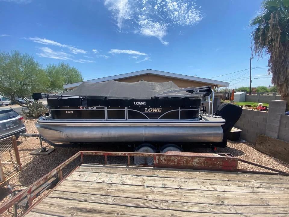 2020 Lowes ss210 walk thru pontoon Lowe SS 210 WT