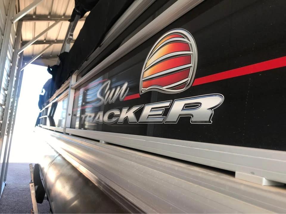 2019 Tracker dlx 22 fishin barge Fishin' Barge 22 DLX