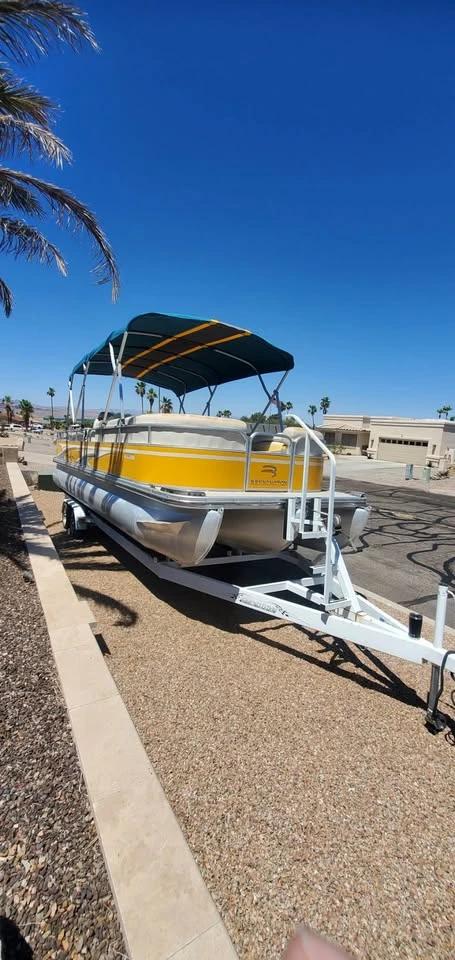 2008 Bennington 2575RL Tritoon Centurion Concourse 23'
