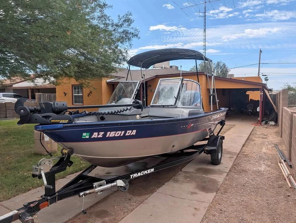 2012 Tracker Pro Guide V-16 WT