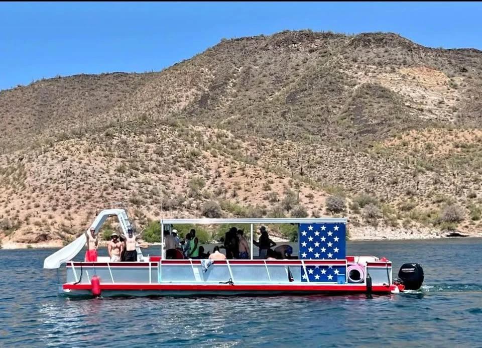 2026 Party pontoon boat Sun Tracker Bass Buggy 18
