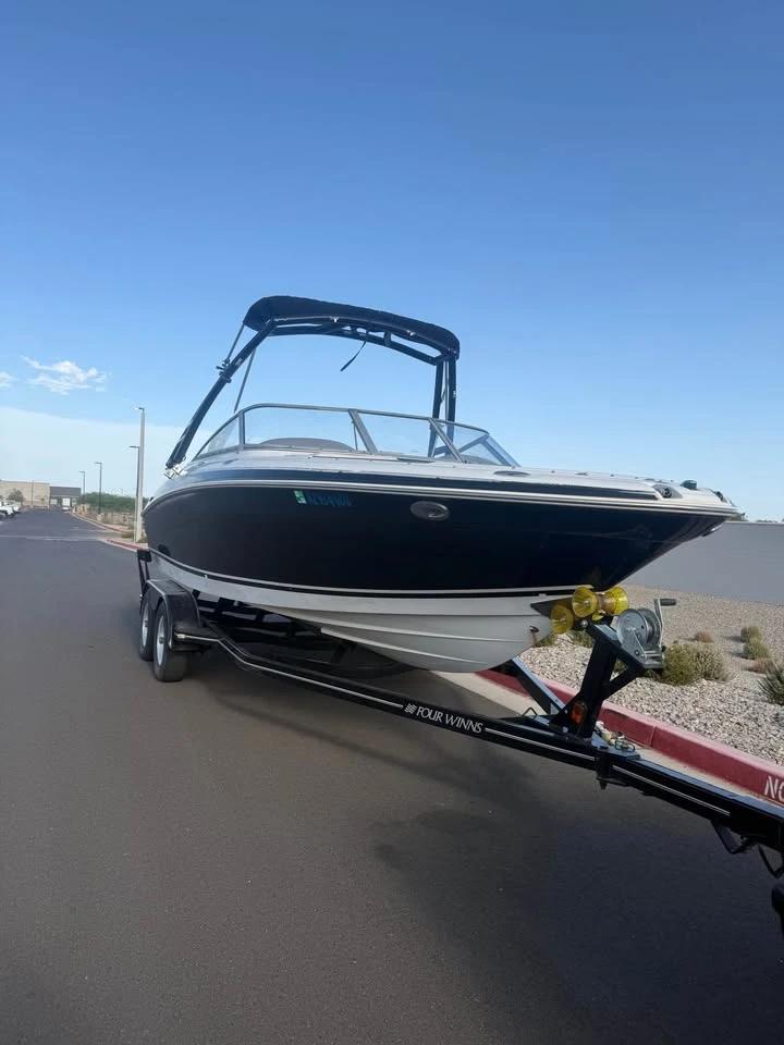 2004 Four Winns H210