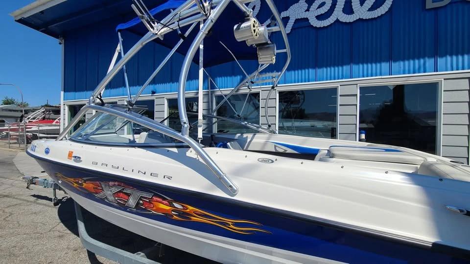 2006 Bayliner 205 Runabout