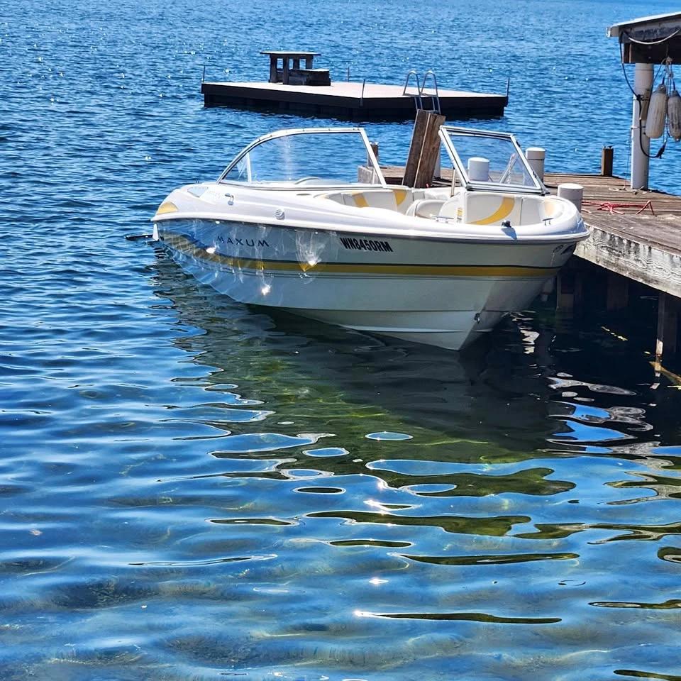 2002 Maxum ski boat