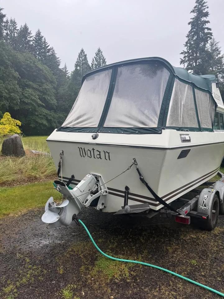 1979 21’ GlasPly Command Bridge Boat 2100 Series
