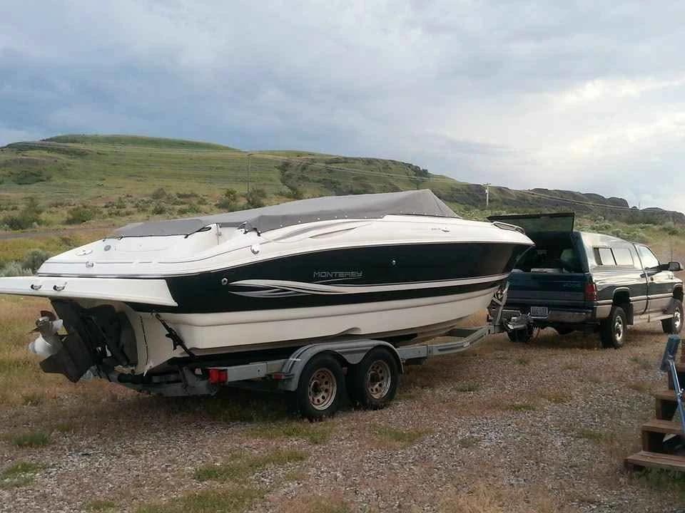 2002 Monterey Montura boat