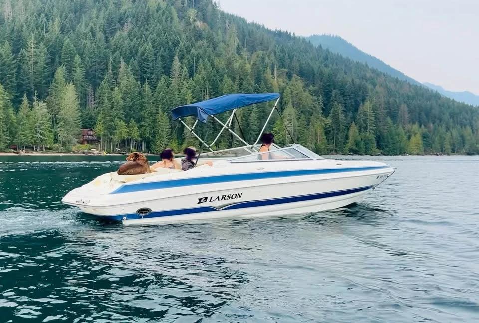 2005 Larson LXI248