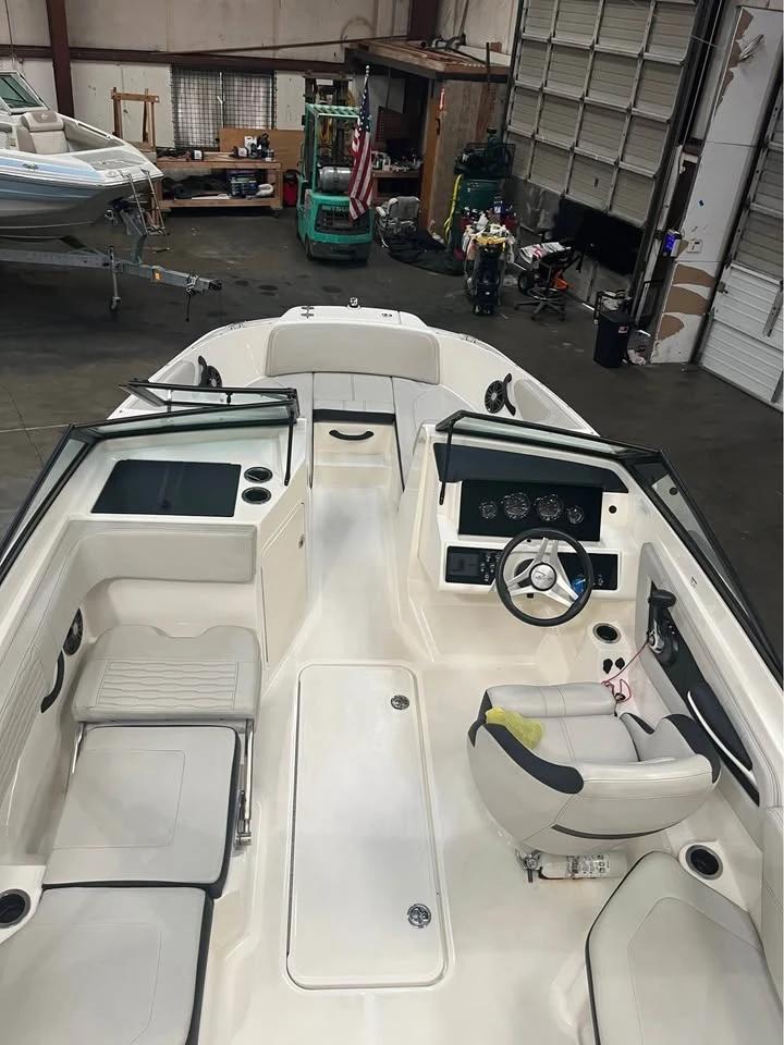 2023 Sea Ray spx 210