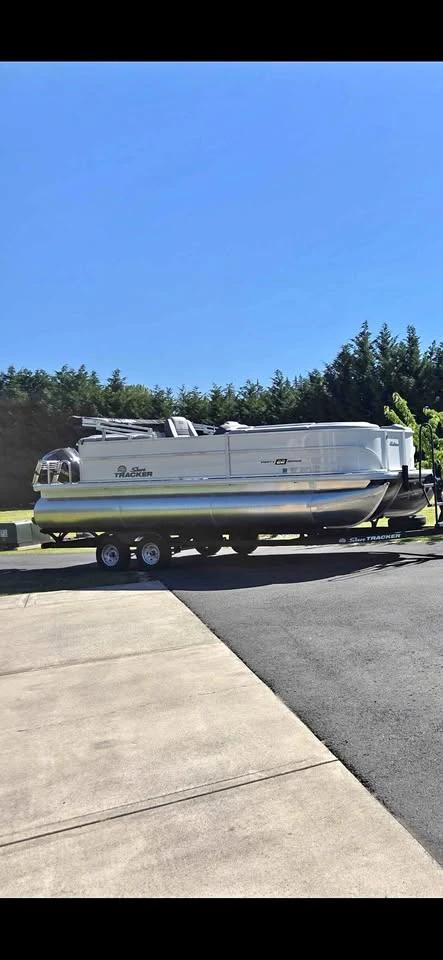 2015 Sun Tracker Party Barge 22 XP3 22 RF XP3