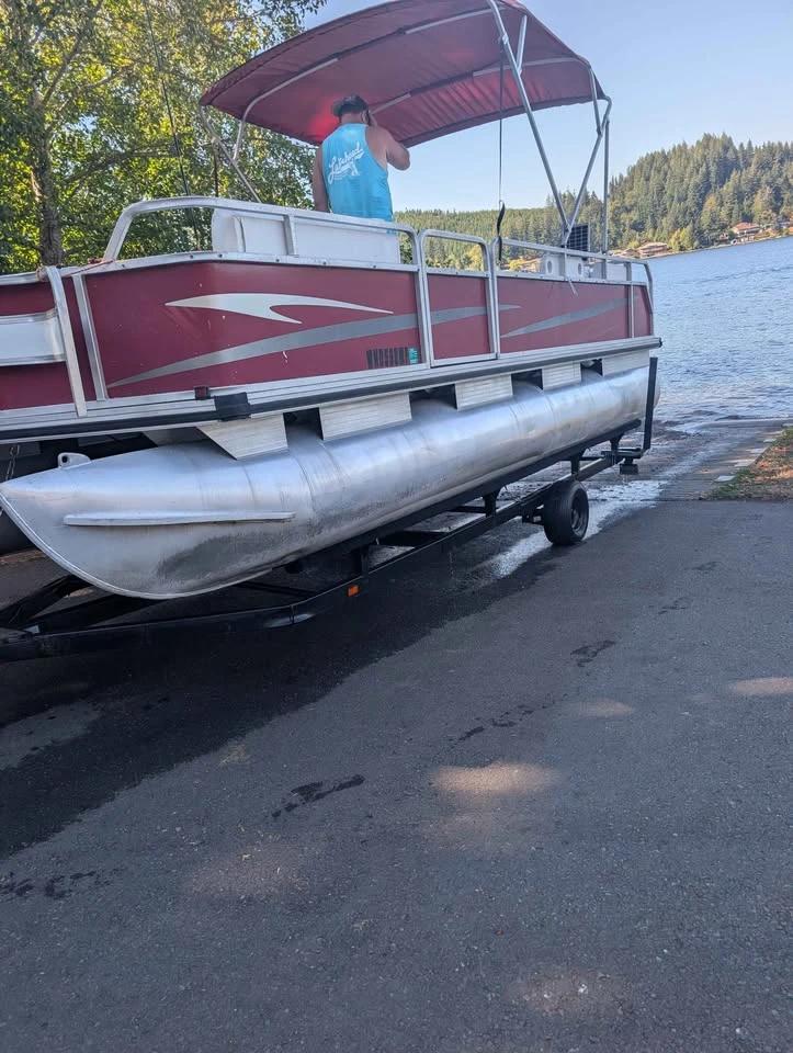 1994 94 suntracker 20 ft. Suzuki 70hp Sun Tracker Party Barge 21