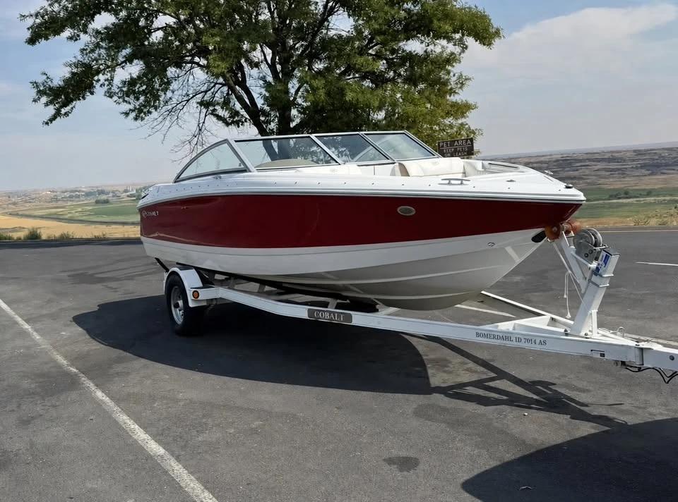 2011 Cobalt Boats Bowrider 210