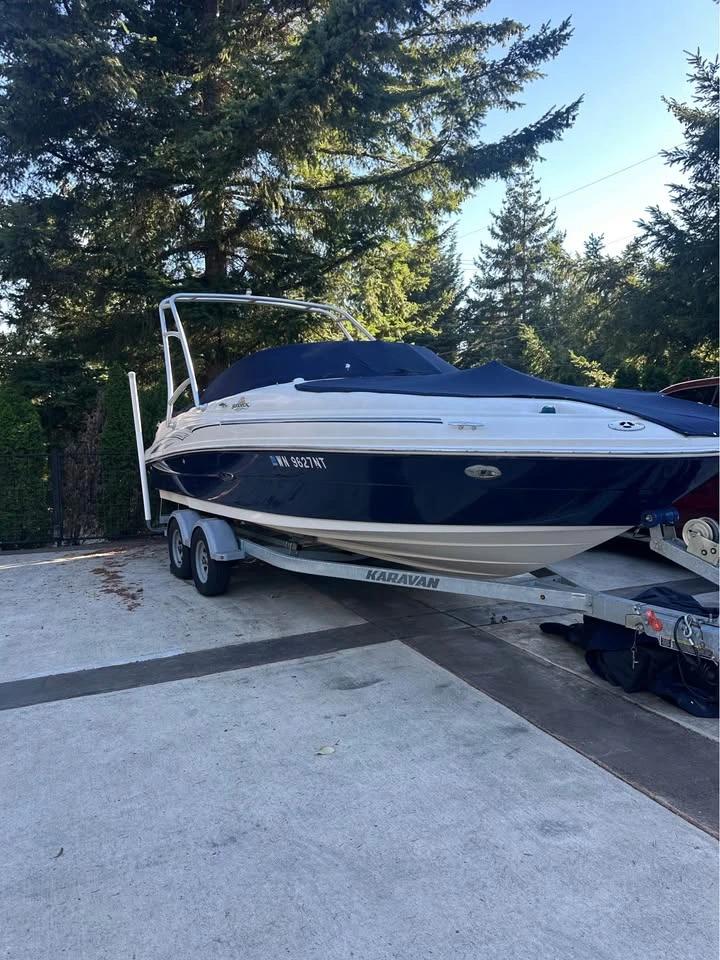 2006 Sea Ray 23’ Bowrider 220 Select