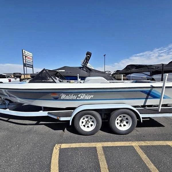 1990 MALIBU skier 19