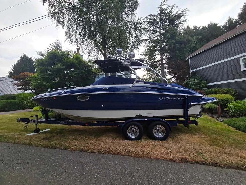 2004 Crownline 240 EX Boat