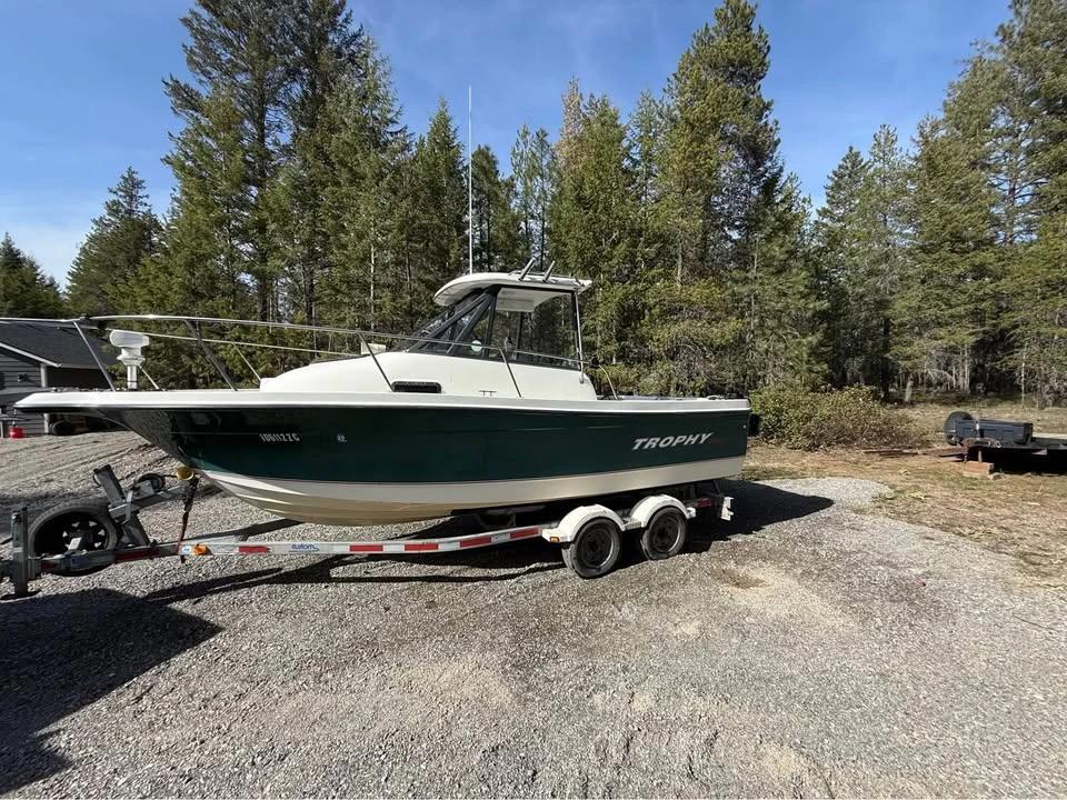 2005 Bayliner trophy 2085