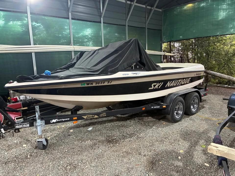 1999 Correct Craft Ski nautique