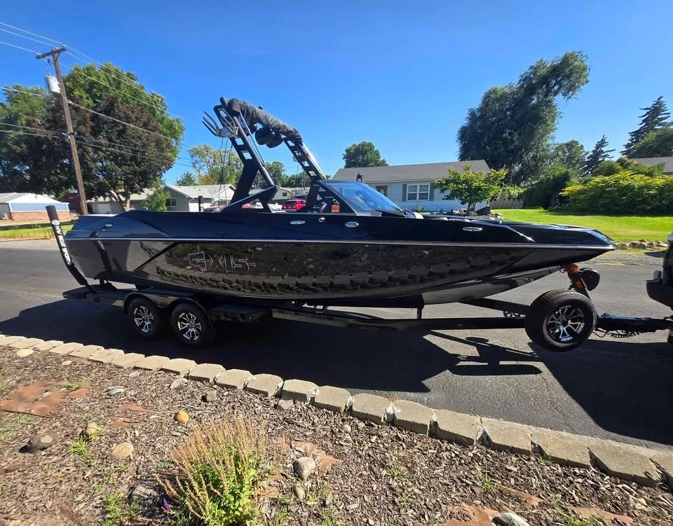 2018 Axis A24 Surf Boat