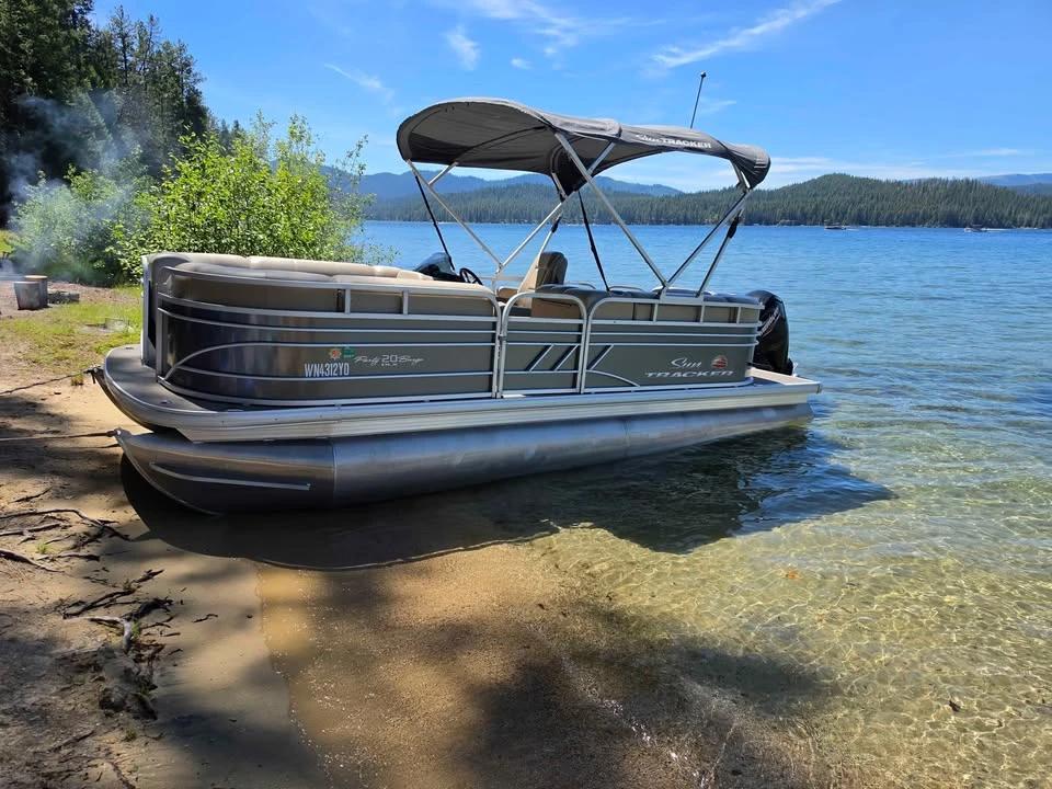 2021 Sun Tracker Party Barge 20 DLX pontoon Party Barge 20 DLX