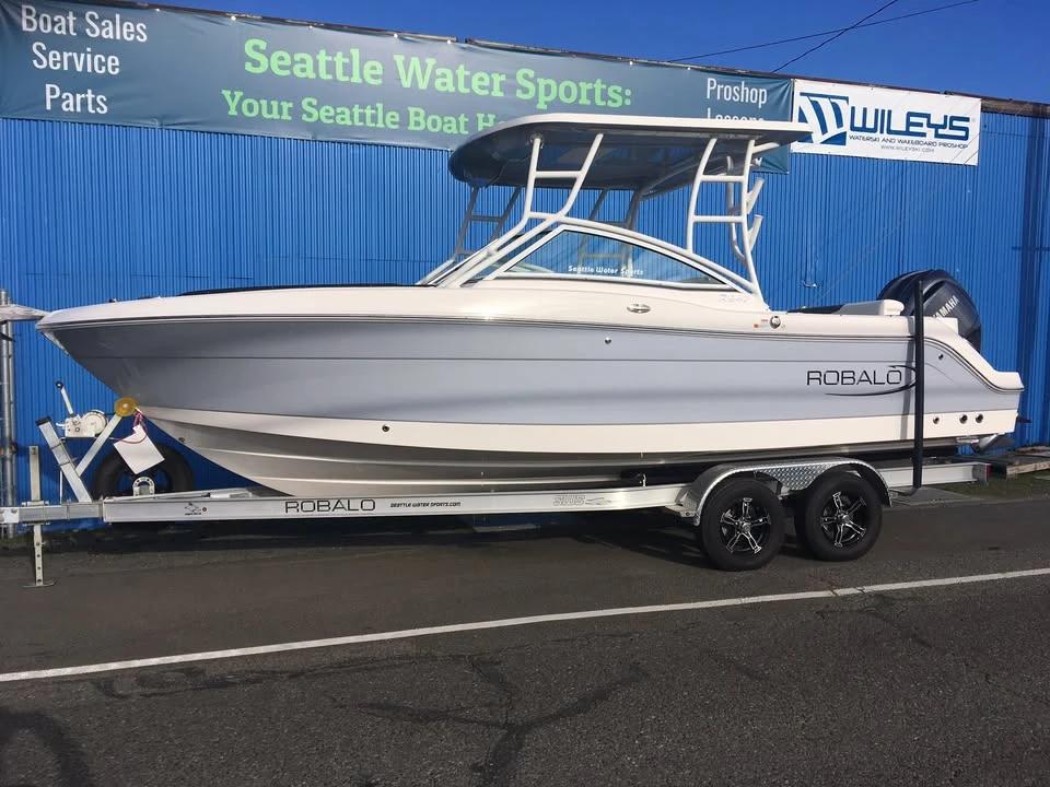 2023 2023 Robalo r247 R247 Dual Console
